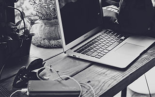 九游体育官方网站-事故发生概率提升16倍，慢吞吞的“龟速车”该治治了